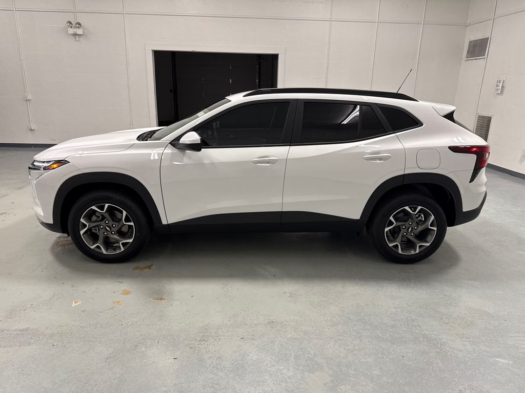 2026 Chevrolet Trax LT photo 2