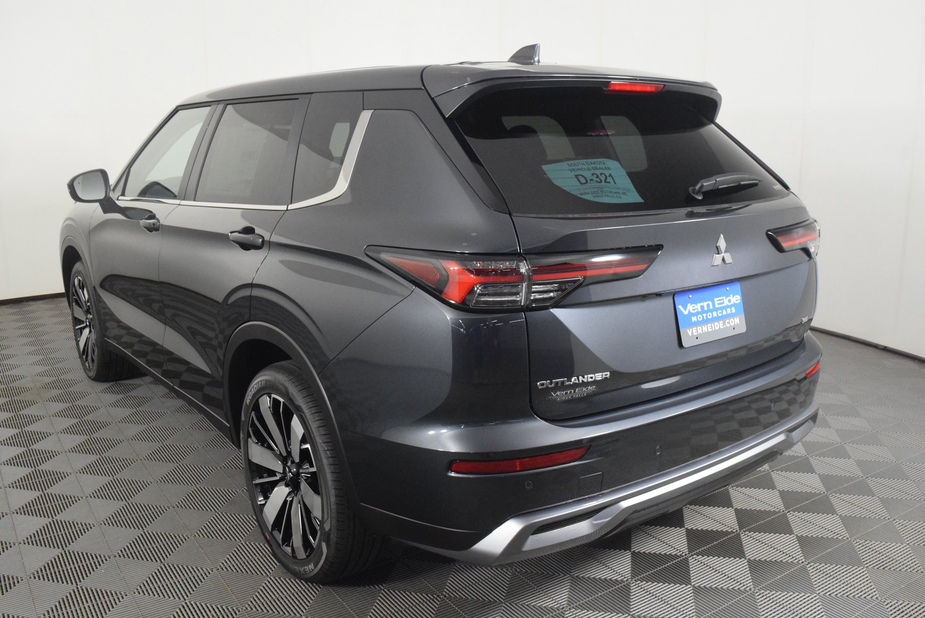 2025 Mitsubishi Outlander SE photo 8