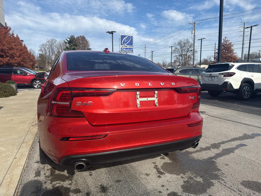 2019 Volvo S60 T6 Momentum photo 4