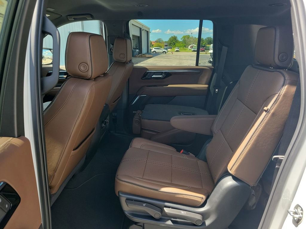2025 Chevrolet Suburban High Country photo 22