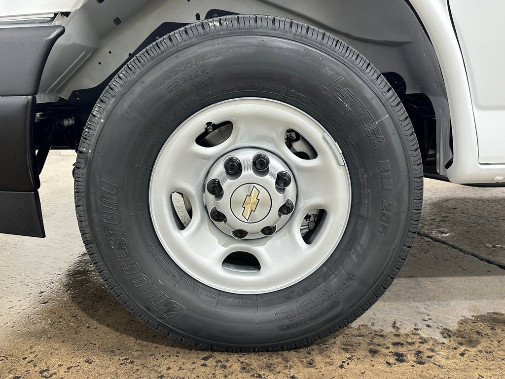 2025 Chevrolet Express Work Van Cargo photo 3