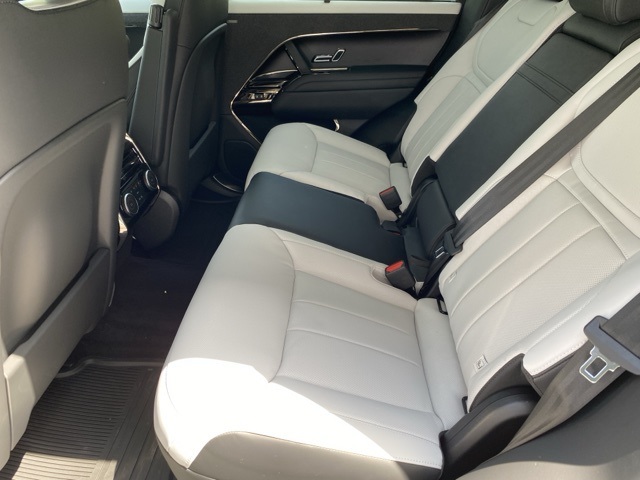 2025 Land Rover Range Rover Sport SE photo 18