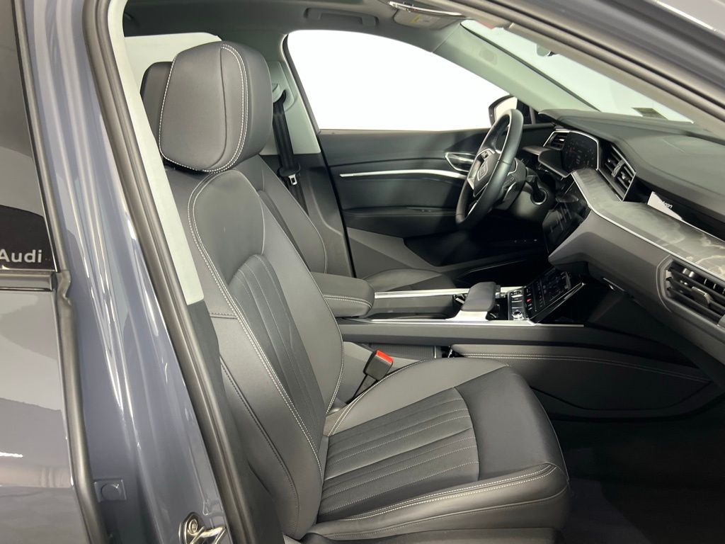 2024 Audi Q8 E-tron Premium Plus photo 28