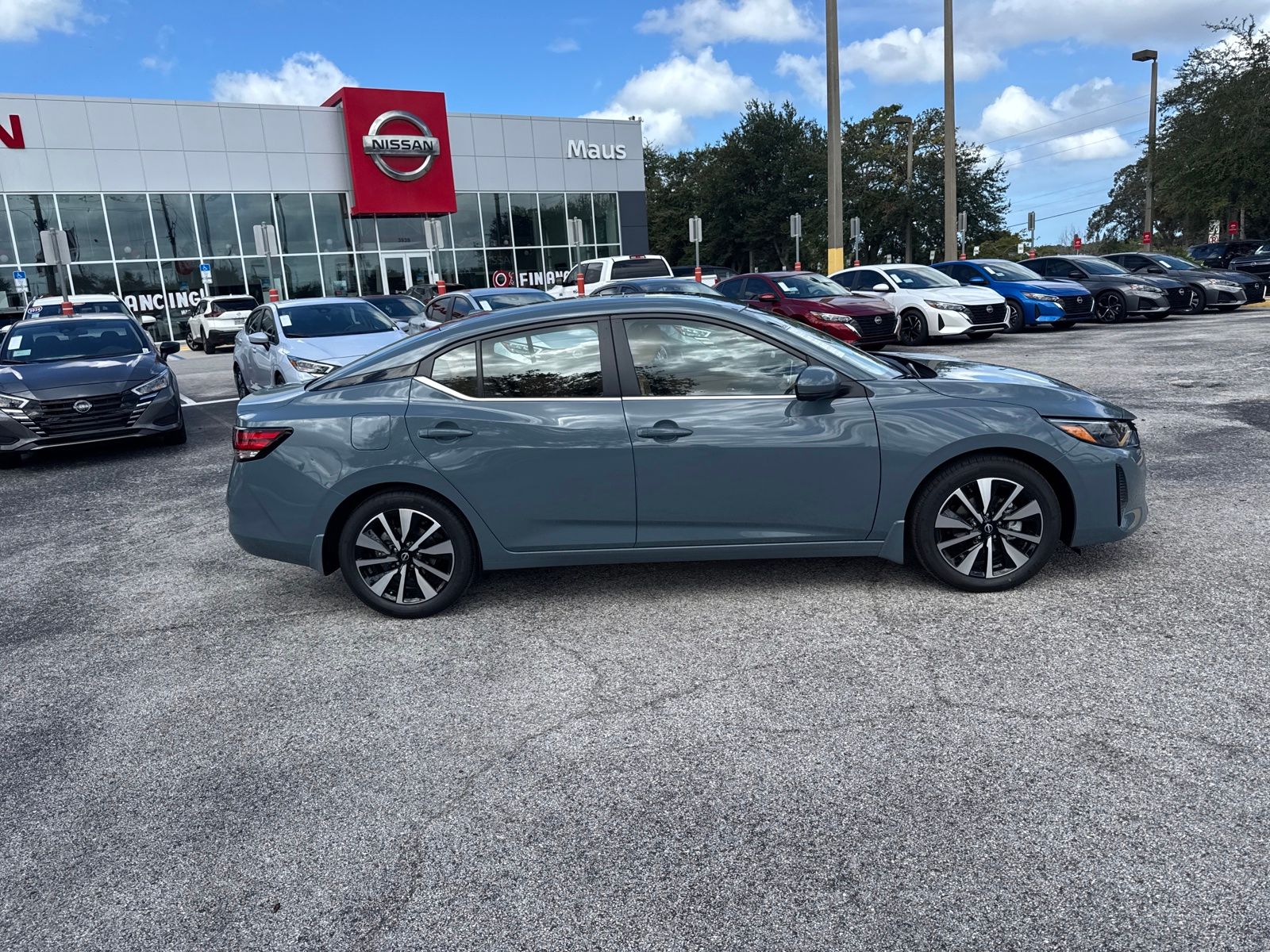 2025 Nissan Sentra SV photo 4