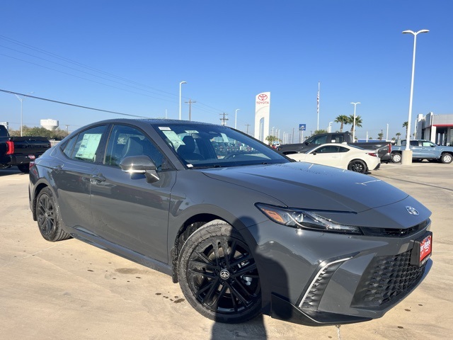 2026 Toyota Camry SE's photo