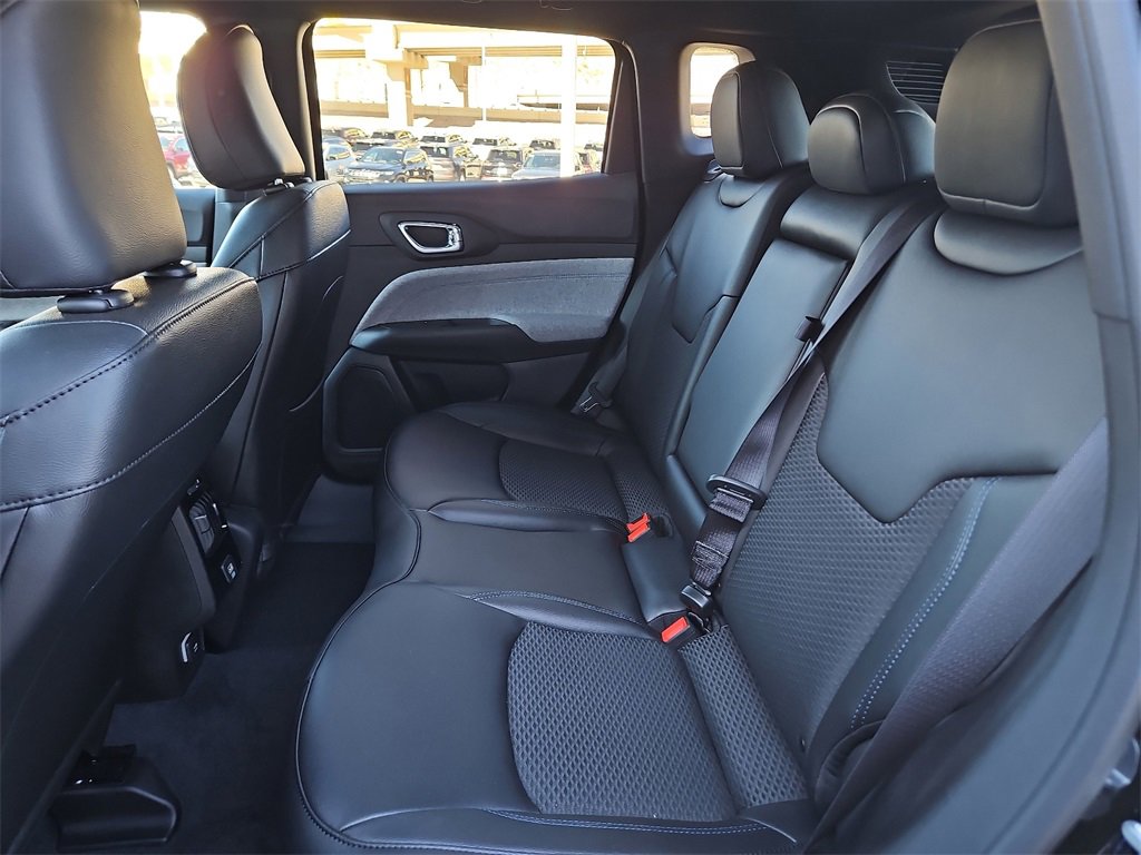 2025 Jeep Compass Latitude photo 9