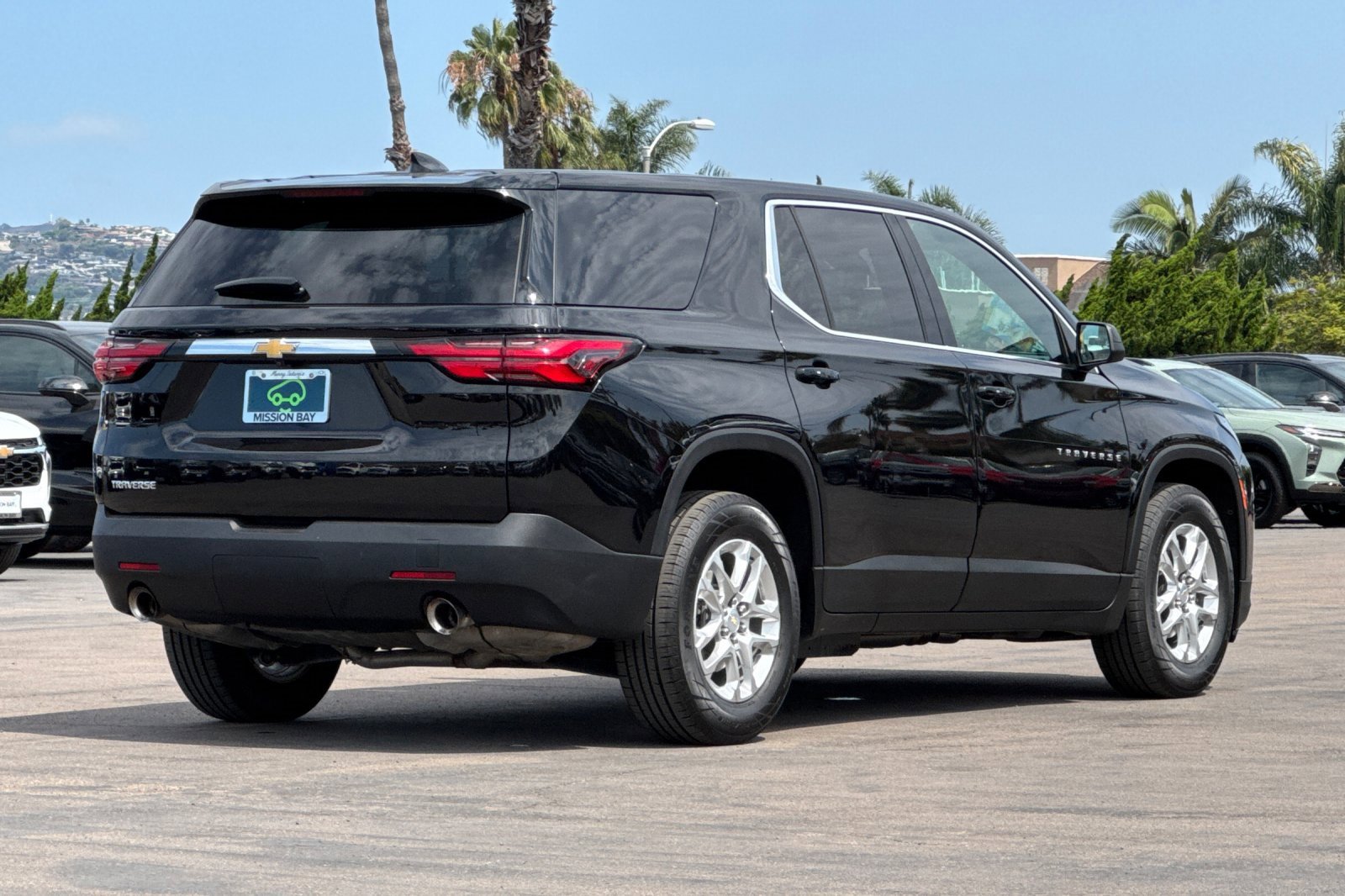 2023 Chevrolet Traverse LS photo 4
