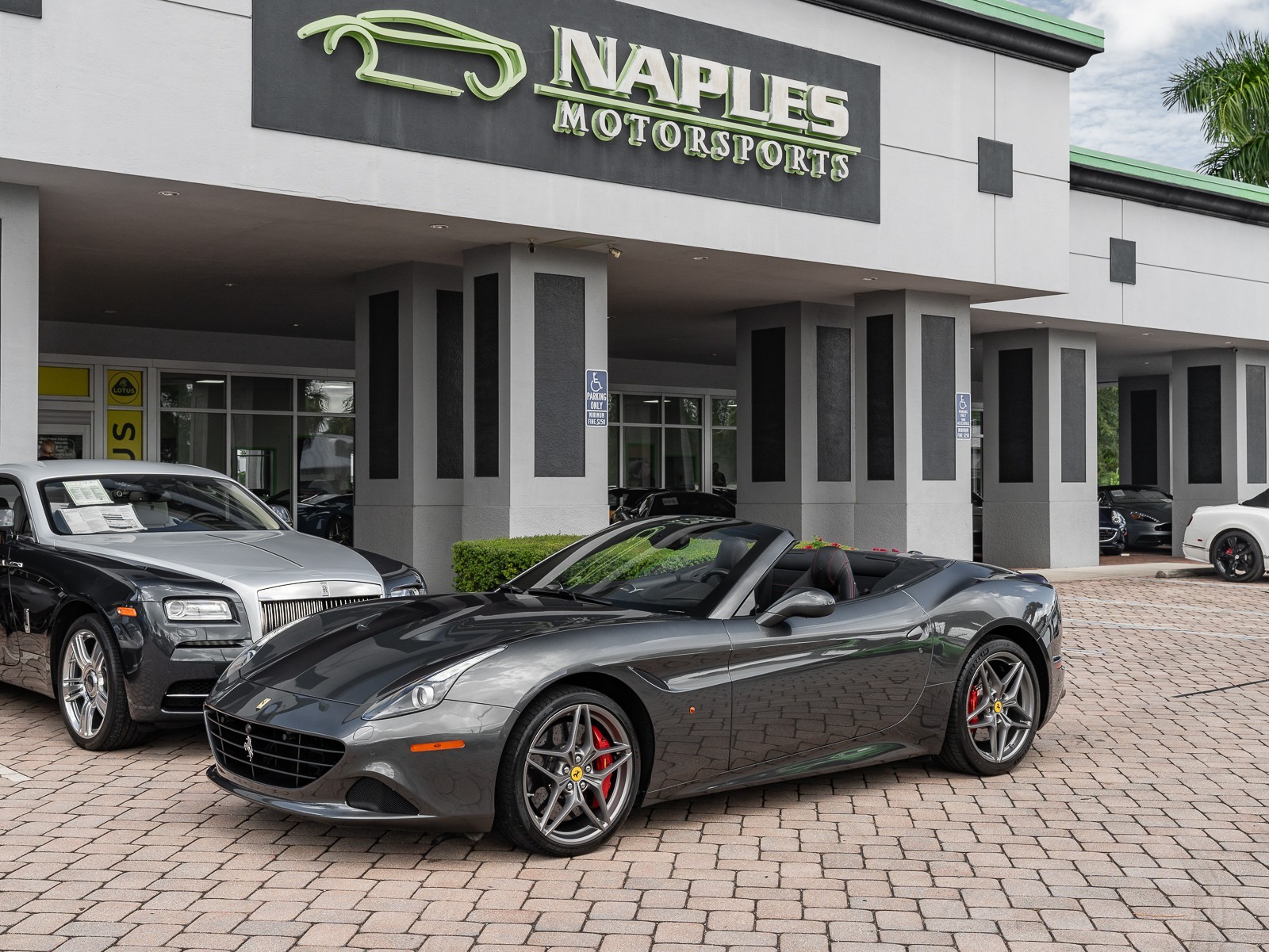 2015 Ferrari California T photo 23