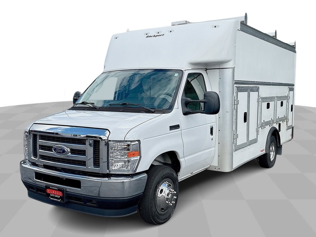 2022 Ford E-Series Cutaway Base's photo