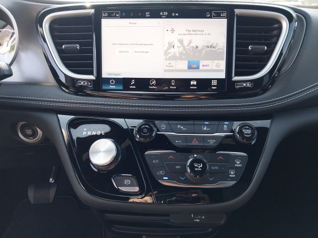 2026 Chrysler Pacifica photo 15