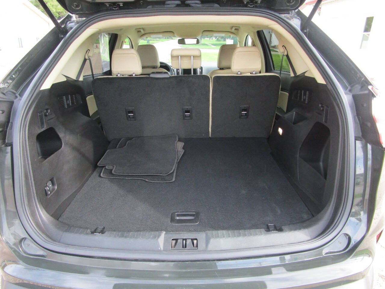 2024 Ford Edge SEL photo 3