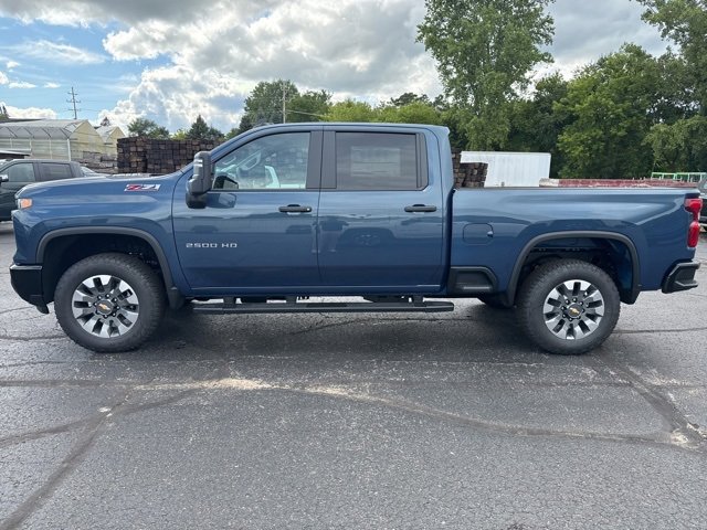 2025 Chevrolet Silverado 2500HD Custom photo 5