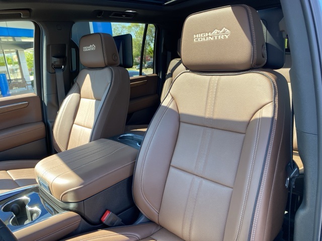 2025 Chevrolet Suburban High Country photo 15