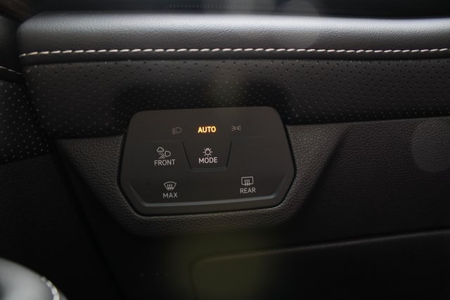 2024 Volkswagen Atlas SEL Premium R-Line photo 17