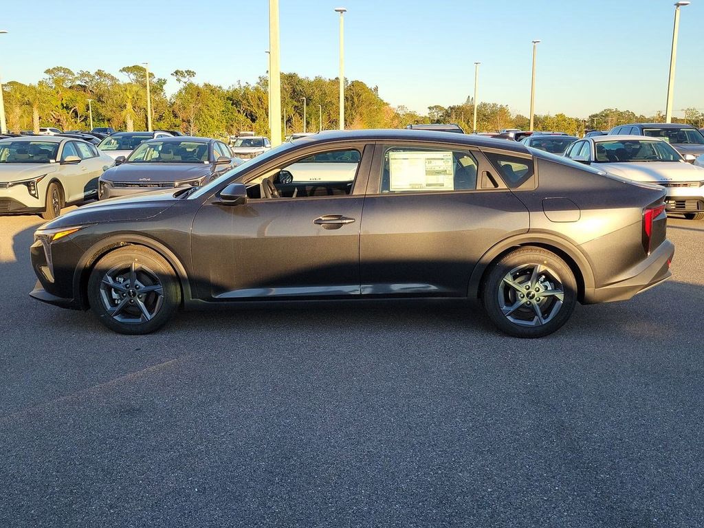 2025 Kia K4 LXS photo 8