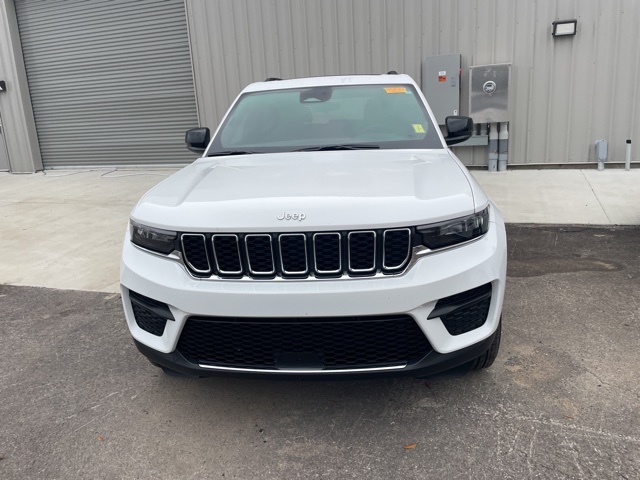 2025 Jeep Grand Cherokee Laredo photo 2