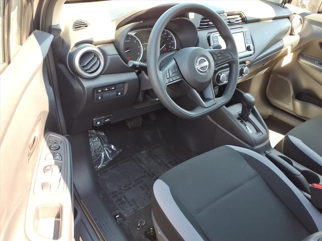 2025 Nissan Versa S photo 13