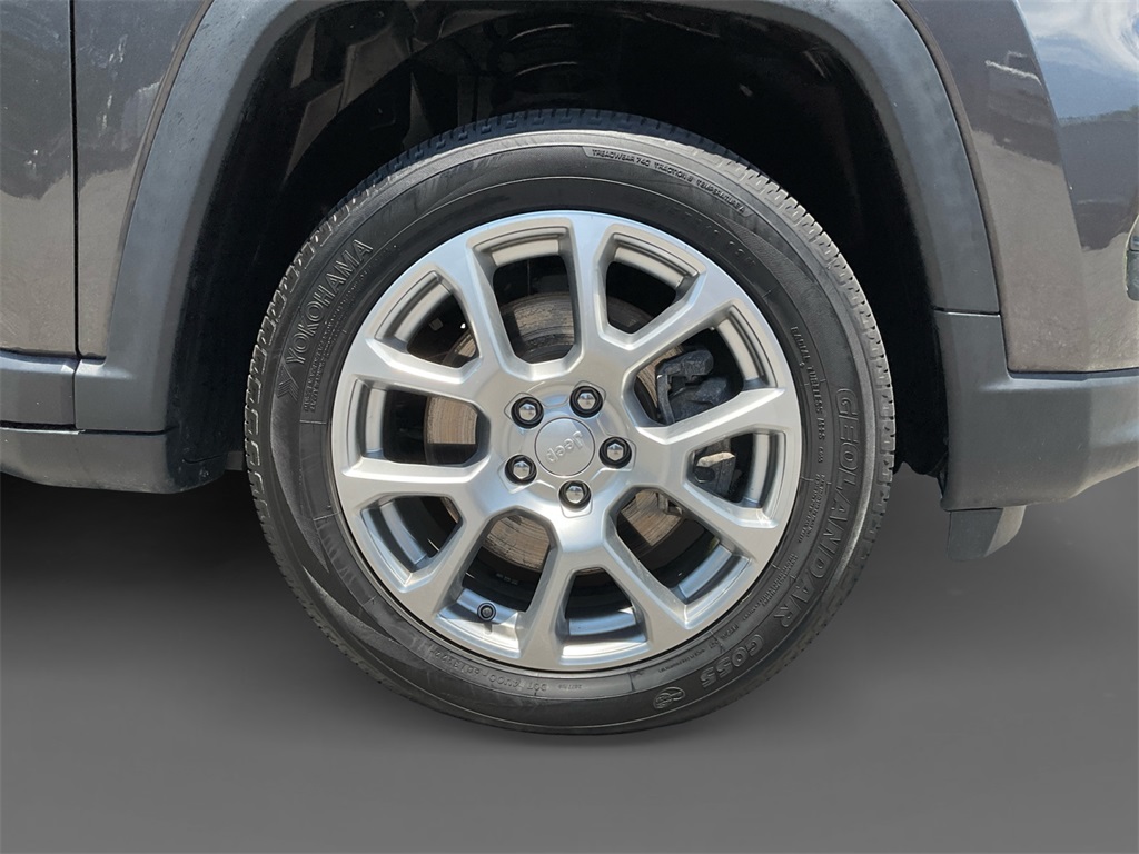 2023 Jeep Compass Latitude Lux photo 8