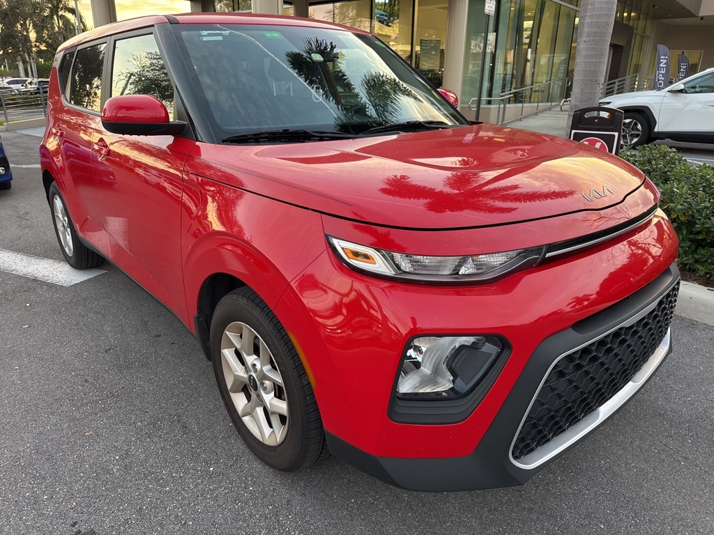 2022 Kia Soul LX's photo