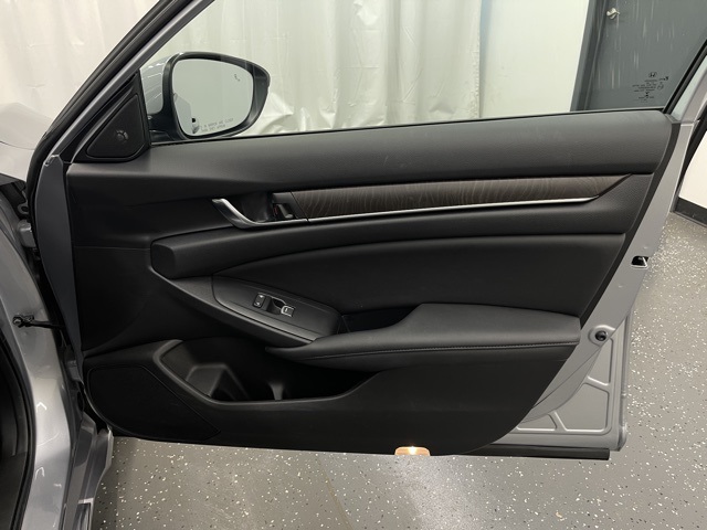 2019 Honda Accord Hybrid Touring photo 6