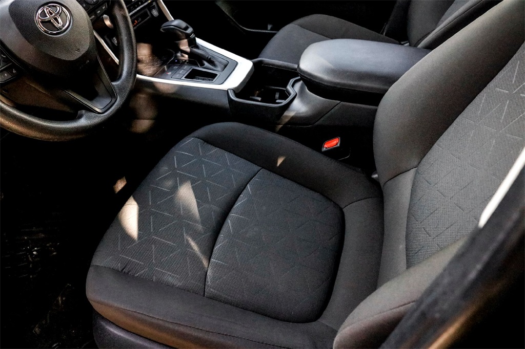 2024 Toyota RAV4 XLE photo 12