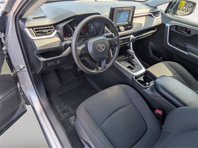 2021 Toyota RAV4 LE photo 2