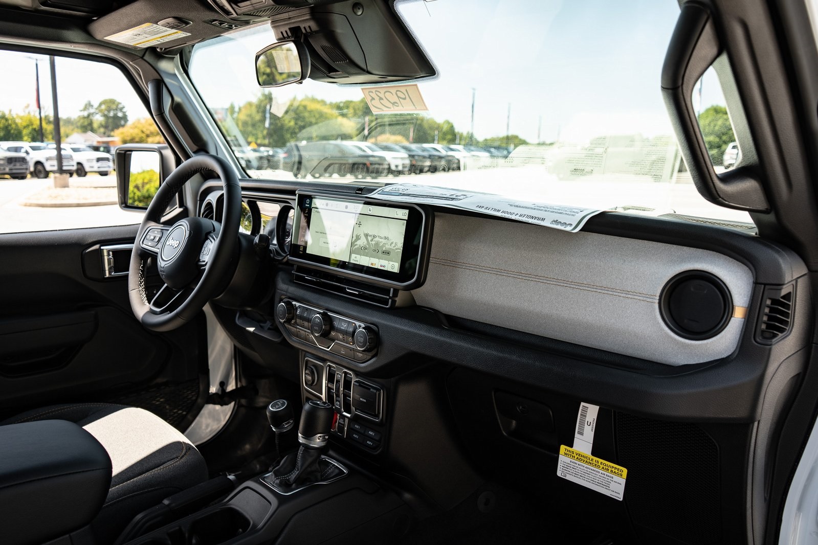2025 Jeep Wrangler Willys photo 21