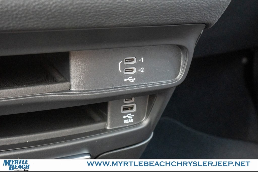 2026 Chrysler Pacifica photo 22