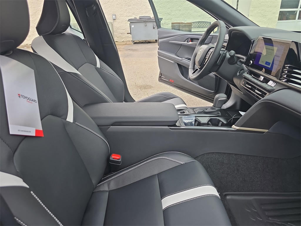 2025 Toyota Camry SE photo 9