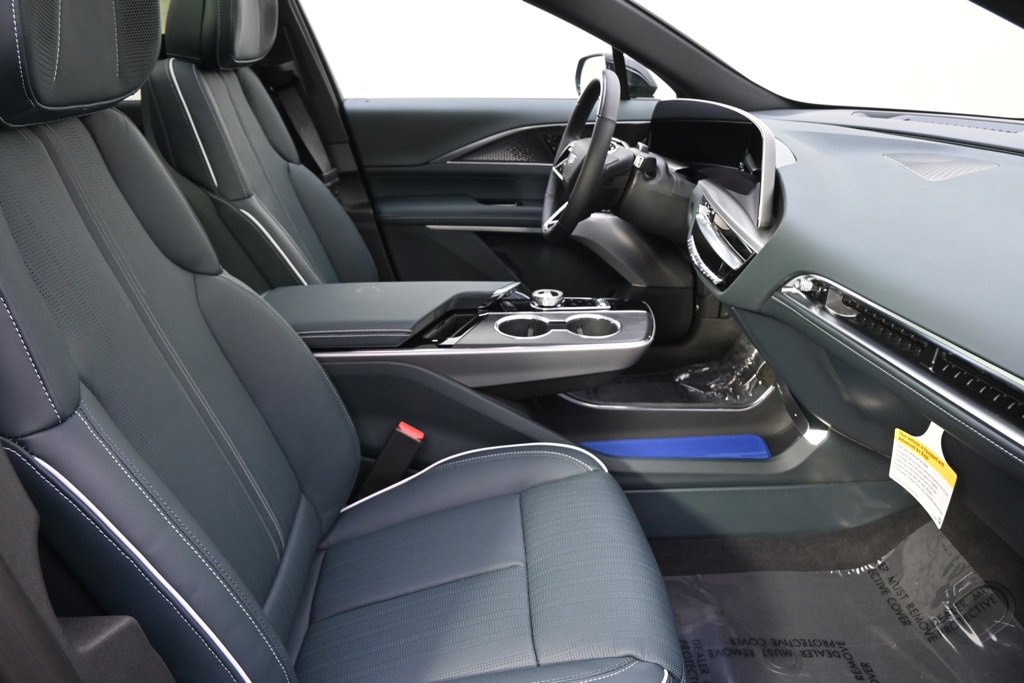 2025 Cadillac Lyriq Luxury photo 16