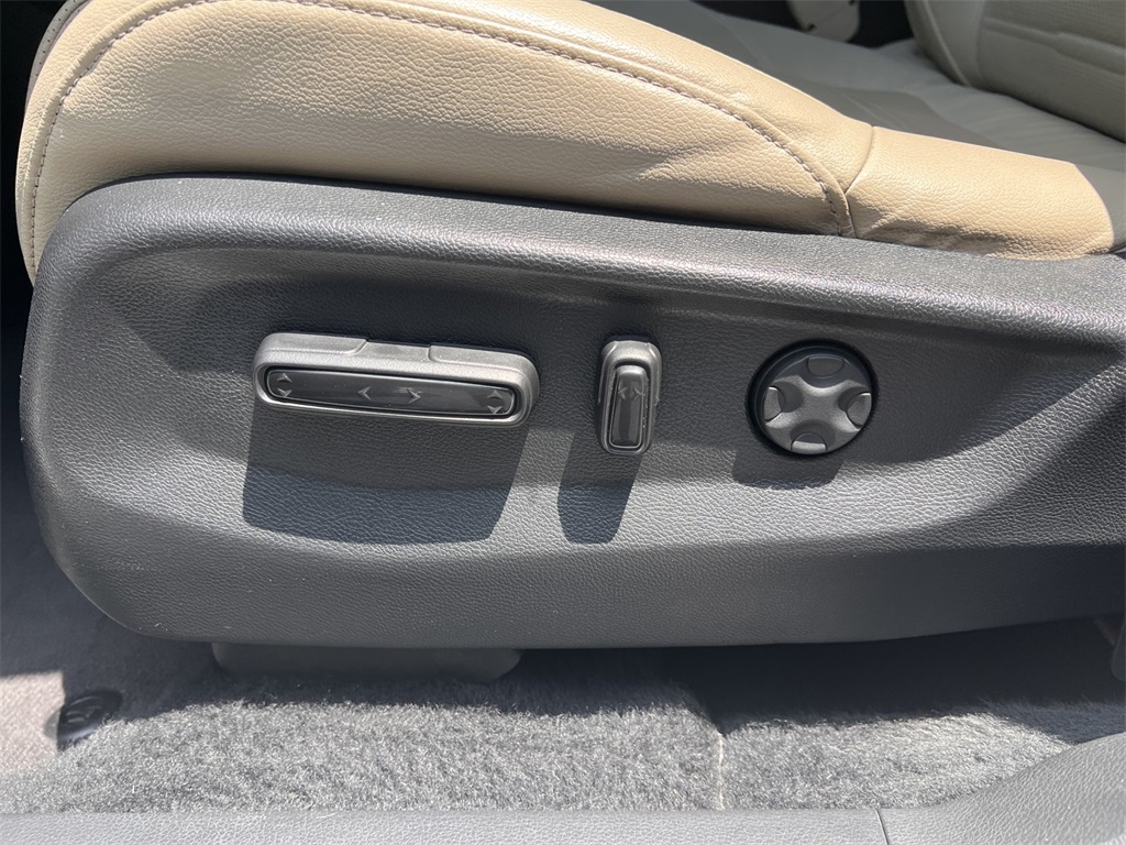 2021 Honda CR-V Hybrid Touring photo 21