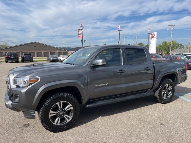 2017 Toyota Tacoma TRD Sport photo 8