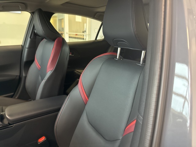 2026 Toyota Prius Plug-in Base photo 14