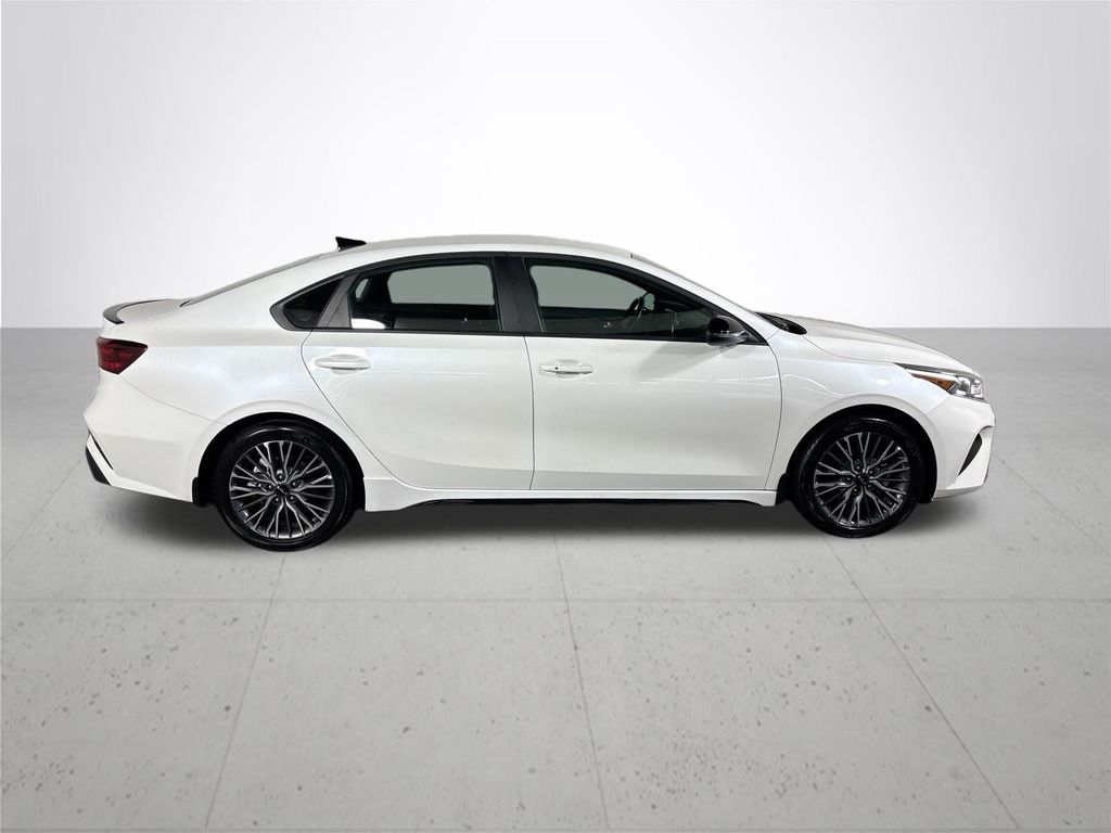 2024 Kia Forte GT-Line photo 5