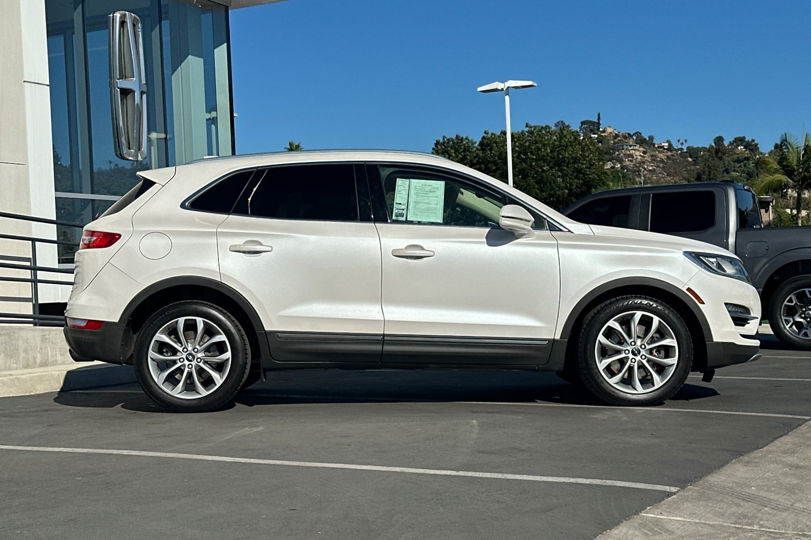 2016 Lincoln MKC Select photo 2
