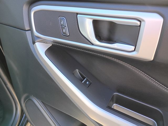 2023 Ford Explorer XLT photo 3