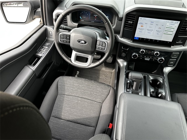 2025 Ford F-150 XLT photo 14