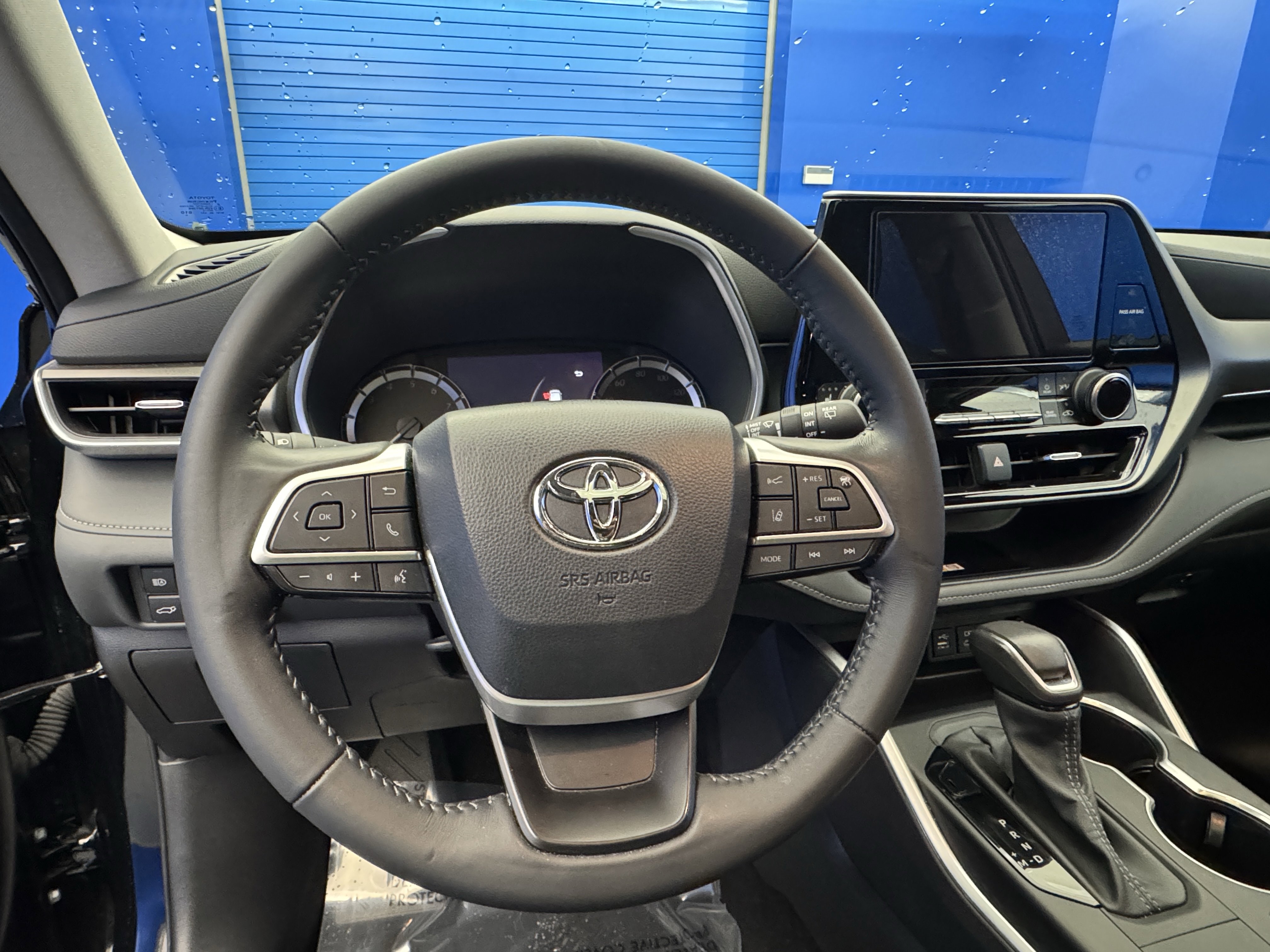 2024 Toyota Highlander LE photo 2
