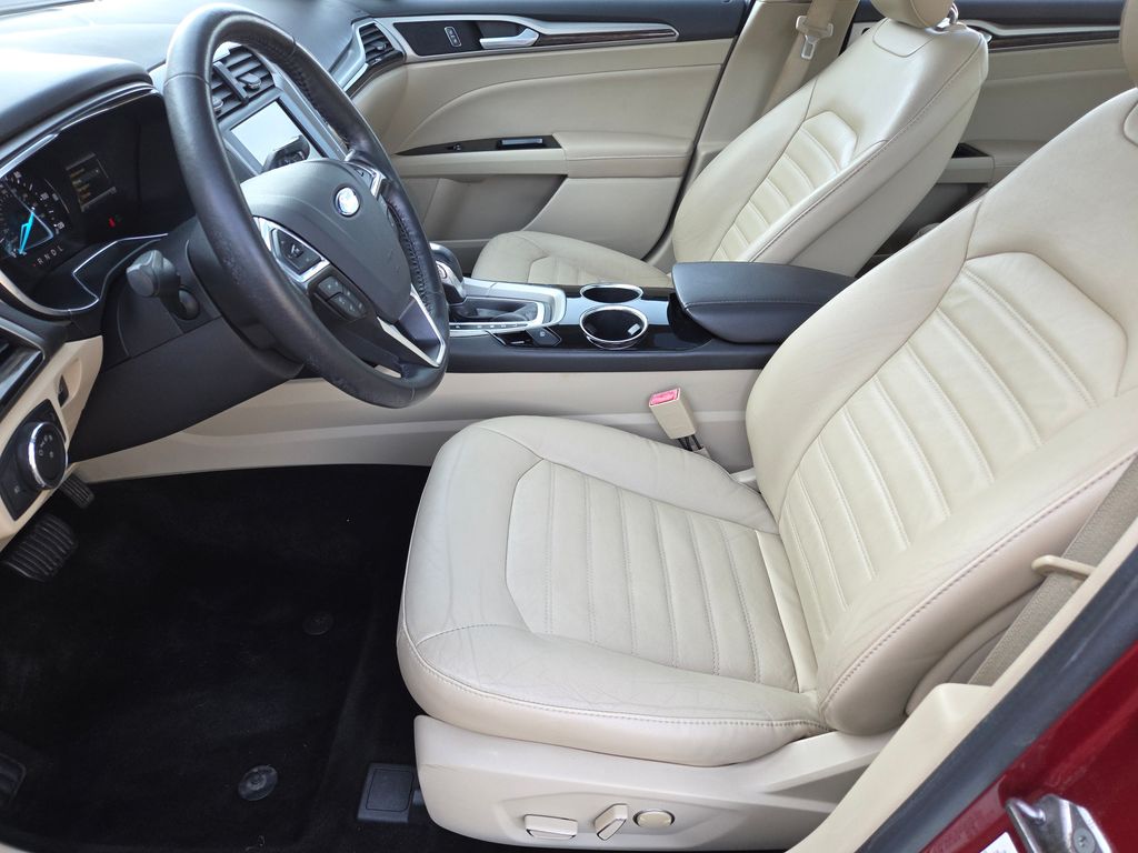 2013 Ford Fusion Energi SE photo 16
