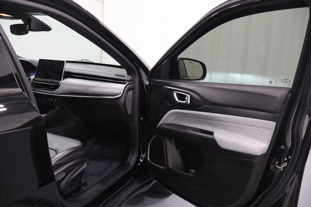 2023 Jeep Compass Latitude Lux photo 13