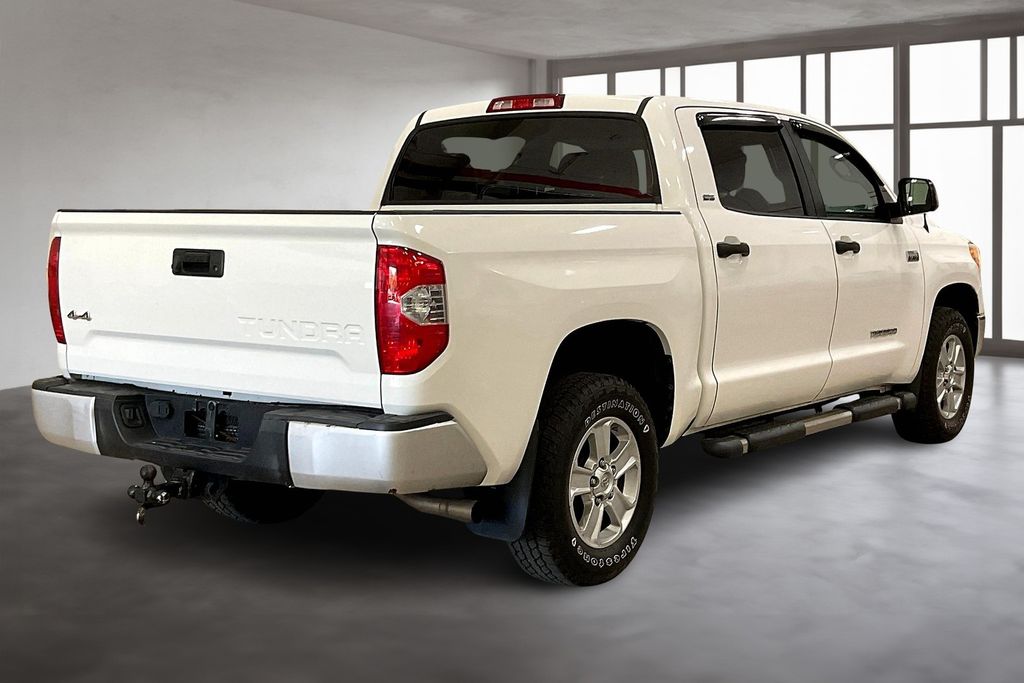 2017 Toyota Tundra SR5 photo 2