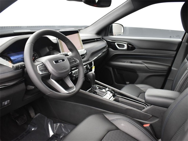 2025 Jeep Compass North Edition Latitude photo 4