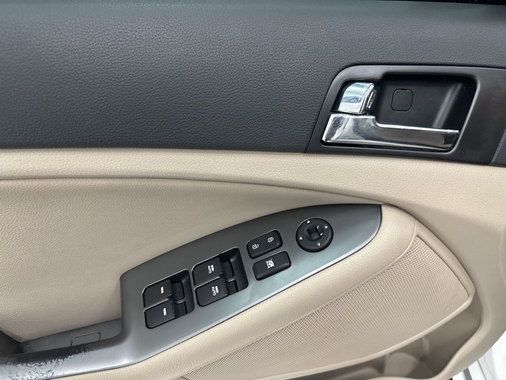 2013 Kia Optima Hybrid LX photo 9