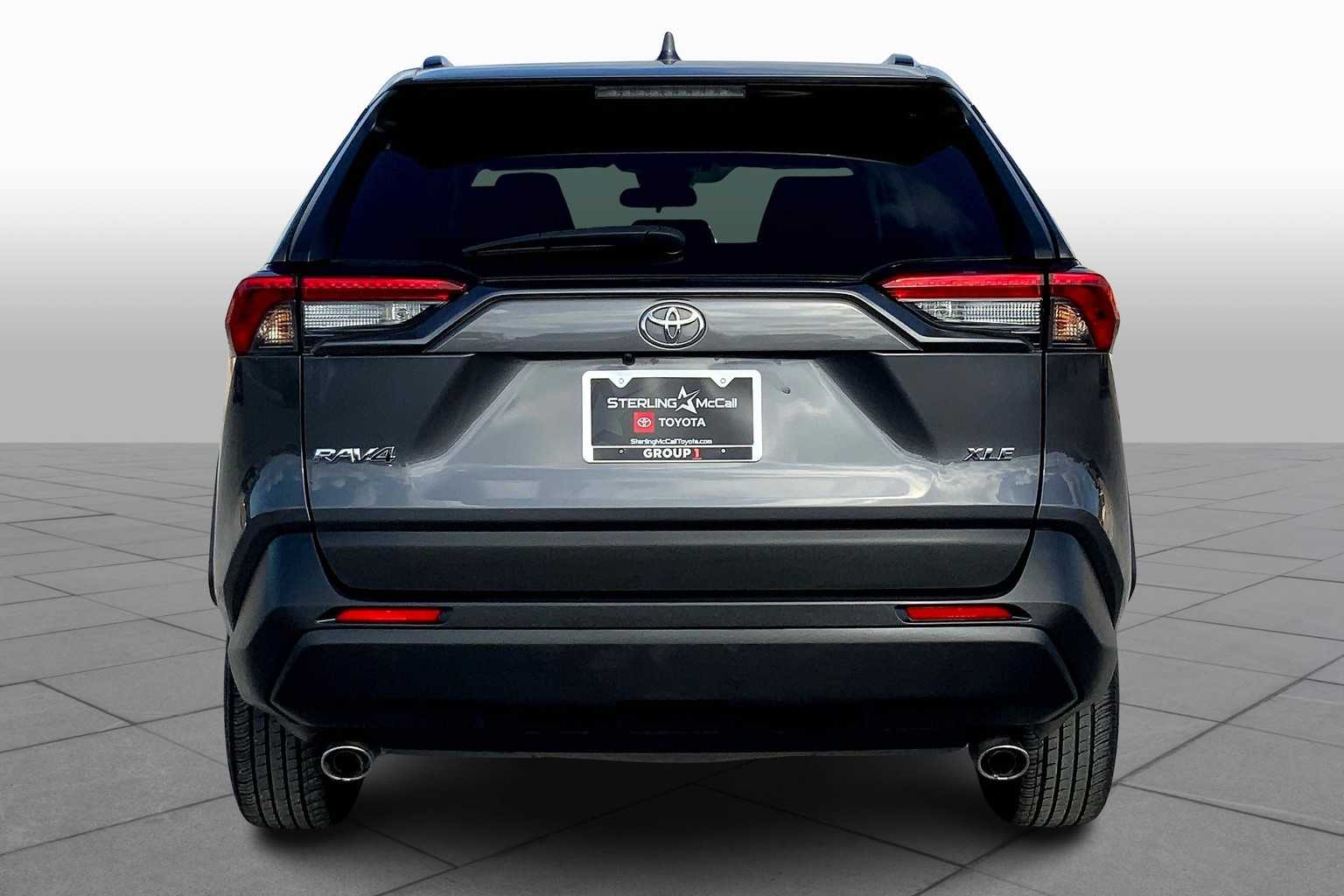 2023 Toyota RAV4 XLE photo 4