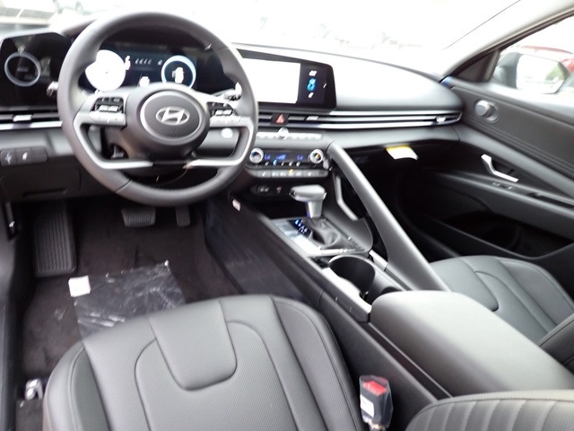 2025 Hyundai Elantra Limited photo 13