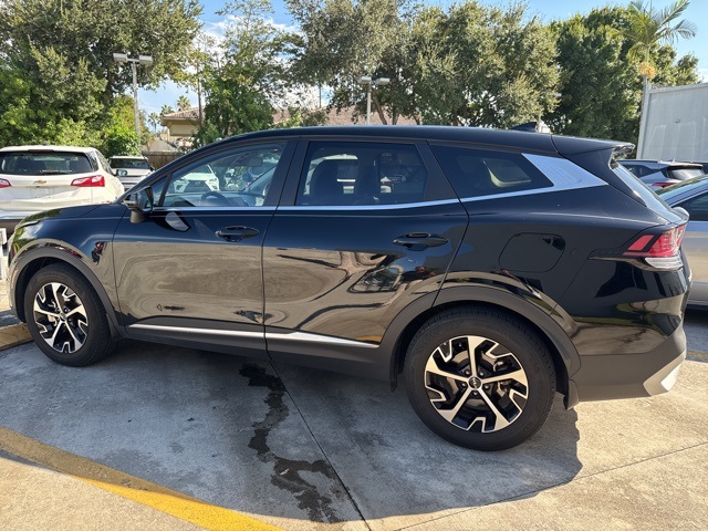 2023 Kia Sportage EX photo 2