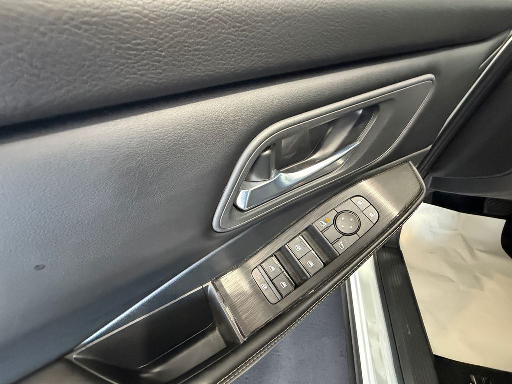 2024 Nissan Rogue SV photo 12