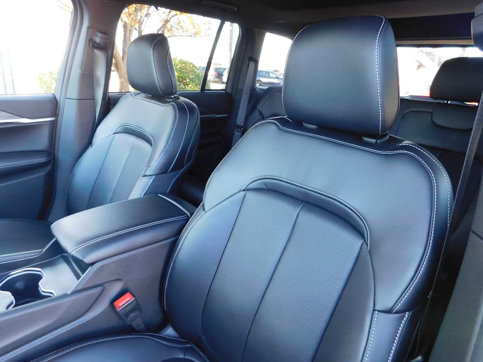 2025 Jeep Grand Cherokee Limited photo 13