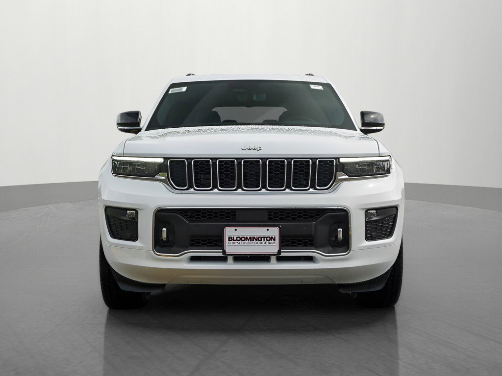 2025 Jeep Grand Cherokee Overland photo 2