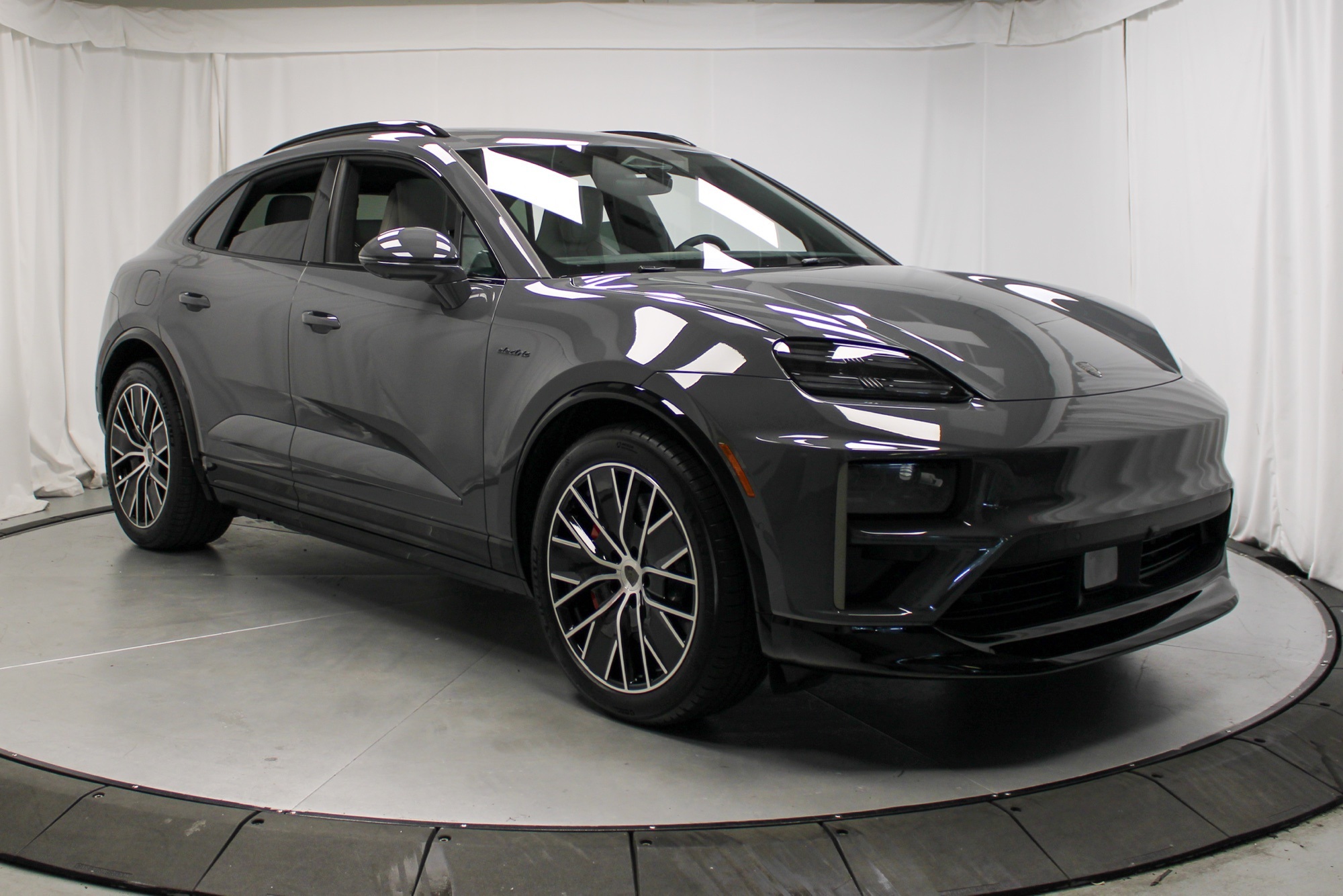 2025 Porsche Macan Electric Turbo photo 11